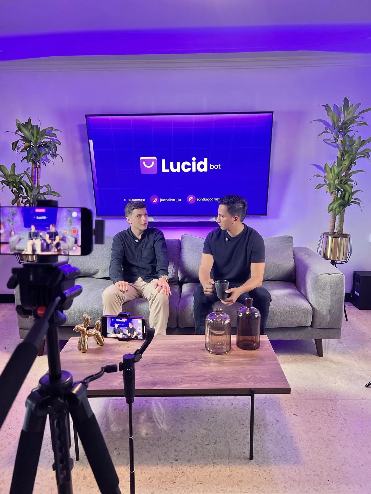 Santiago Cruz durante una entrevista en el estudio de Lucid bot